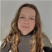 Je donne des cours pour les primaires et collégiens. Je donne également des cours de droit niveau lycée et licence.